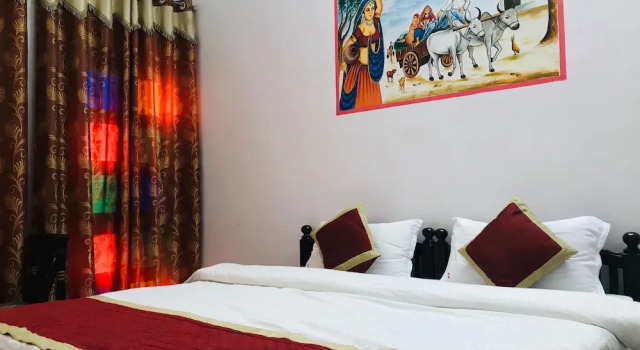 Двухместный номер Deluxe с балконом и с красивым видом из окна Hotel Green Haveli - A Heritage and Hill View Hotel , Pushkar