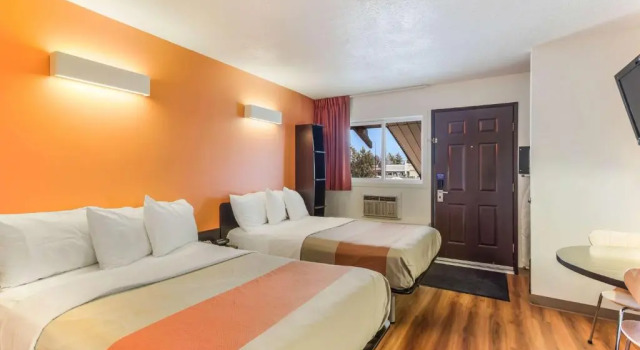 Четырёхместный номер Standard Motel 6-Lethbridge, AB