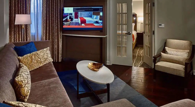 Люкс Deluxe The Hotel at Auburn University
