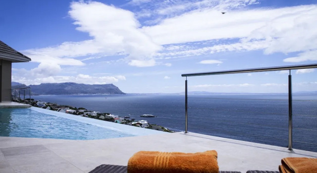 Двухместный номер Deluxe с балконом и с видом на бассейн Aqua Terra Boutique Guesthouse - Simons Town, Cape Town