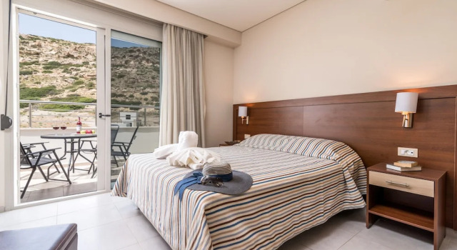 Четырёхместный семейный номер Deluxe с балконом Matala Bay Hotel