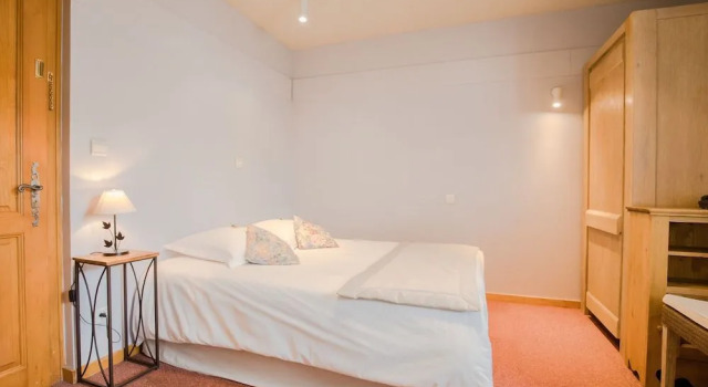 Auberge du Coude, Book Hostel / Vandrerhjem Hostels i Burgund, Hostel / Vandrerhjem