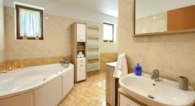 Апартаменты Villa Tara with beautiful heated pool by Villas Gu