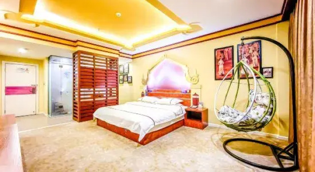 Yunzhishang Theme Hotel Mangshi Jinkongque Main Street, Prenota Hotel Mangshi Yunnan