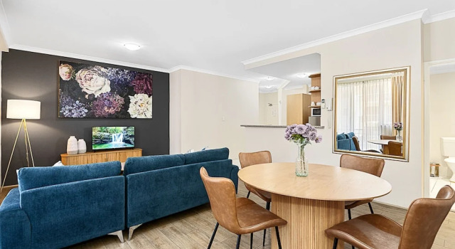 2bdr East Perth Getaway, Book Apartment Hotels in East Perth with Parking, Parking