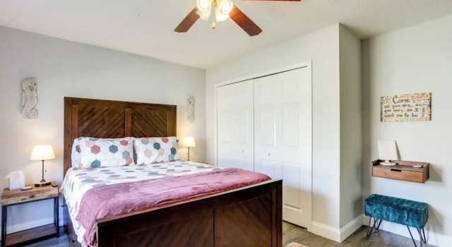 Inviting Jensen Beach Home w/ Screened-in Patio!, Đặt Nhà nghỉ dưỡng Jensen Beach Florida