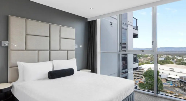 Люкс с 3 комнатами Meriton Suites Broadbeach