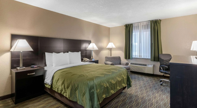 Двухместный номер Standard Quality Inn & Suites Des Moines - Merle Hay Road
