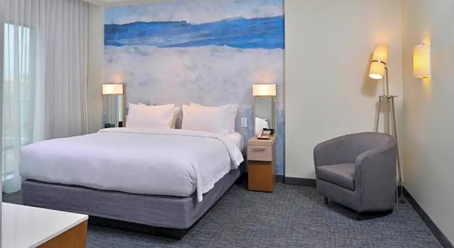 Четырёхместный люкс с 4 комнатами Courtyard by Marriott Charlotte Steele Creek