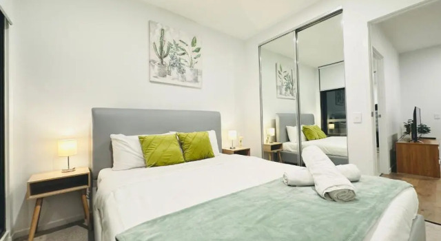 FS1206D Bright 2BR2BA apt with Pool WIFI parking, Đặt Khách sạn Footscray Melbourne