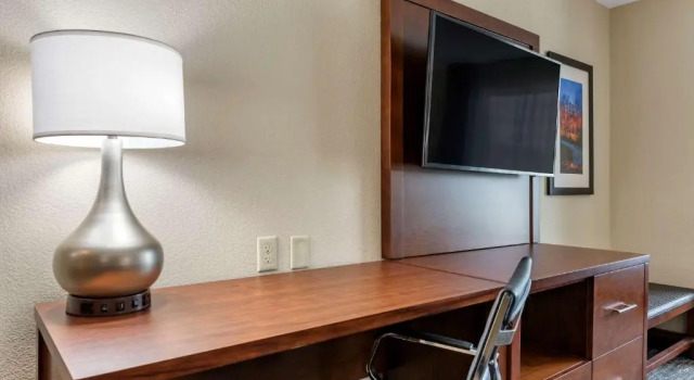 Люкс Comfort Suites Dry Ridge