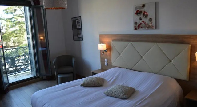 Двухместный номер Standard с балконом The Originals Boutique, Le Grand Hôtel Molière, Pézenas