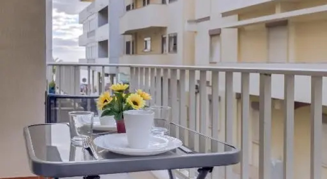 Jaune - 50 meters to the beach - Quarteira
