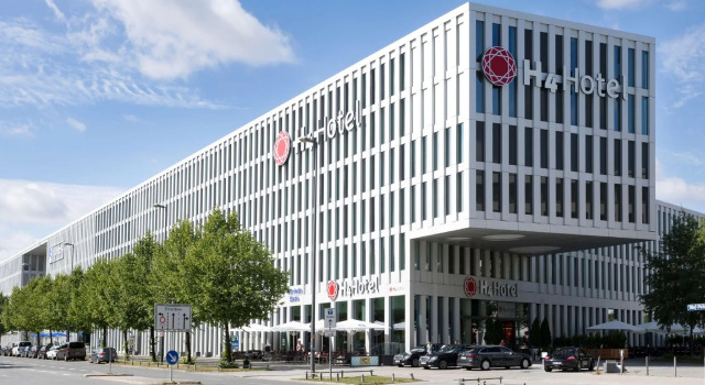 Ramada Hotel & Conference Center München Messe, 예약 호텔 Trudering-Riem 뮌헨