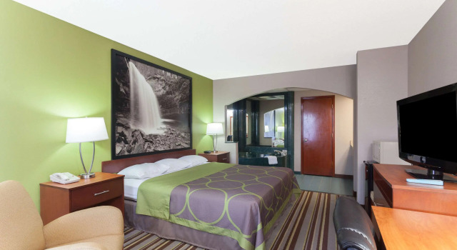 Super 8 by Wyndham Clarksville Northeast, Rezerwuj Mini-hotel Hotele w Clarksville z basenem, Basen
