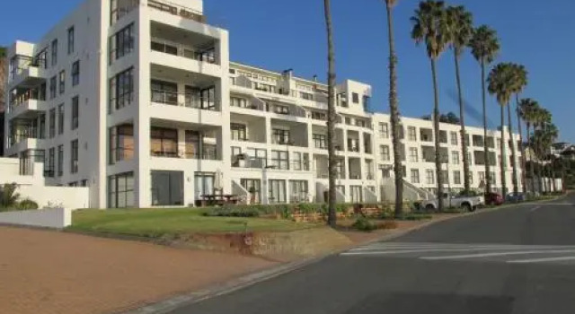 Point Village Accommodation - Santos 5, Забронировать Отель Отели Mossel с парковкой, Парковка