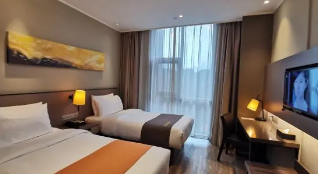Номер Standard Home Inn Plus Suzhou Wujiang Fenhu Luxin Avenue