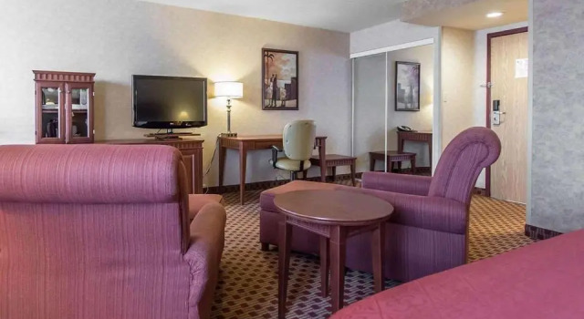 Люкс Quality Inn & Suites Bay Front