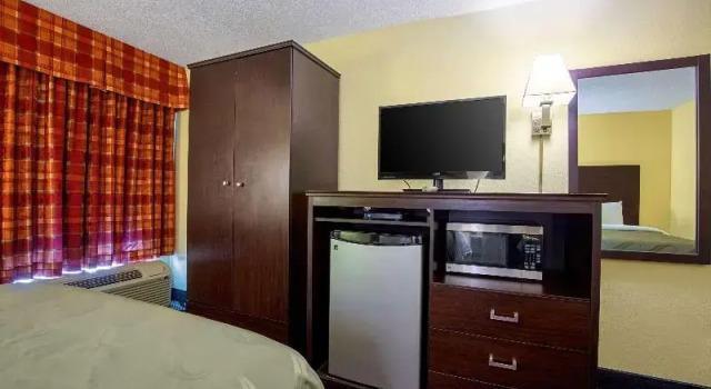 Номер Standard Quality Inn Holly Springs South