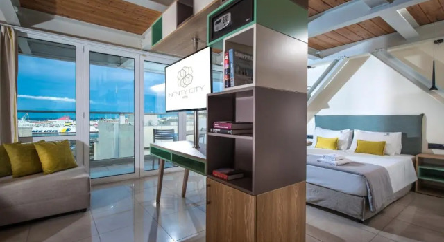 Полулюкс Infinity City Boutique Hotel