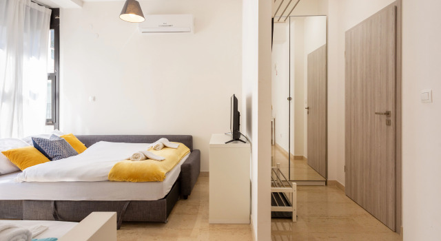 Colorful Studio Near Kvaternik Square, Rezerwuj Hotel Maksimir Zagrzeb
