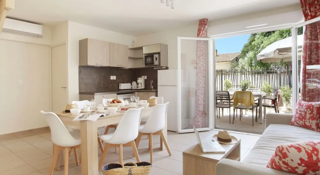 Nice Apartment Near Aigues-mortes, Book Apartment Hotels in Aigues-Mortes with a Pool, Swimming Pool