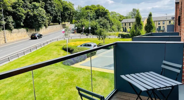 Cheerful 2-bed townhouse in Wakefield with parking, Забронировать Отель Уэйкфилд Западный Йоркшир, рядом с Wakefield Magistrates Court