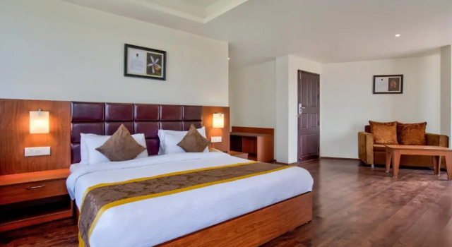 Двухместный номер Deluxe с балконом Summit Ttakshang Residency Hotel & Spa 2 Mins Walk to MG Marg