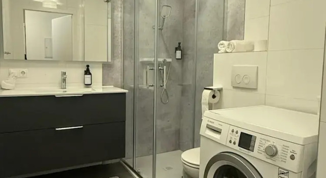 Central Area 1BR Apartment With Balcony, Varaa Huoneisto Wien Itävalta, lähellä Generali Arena