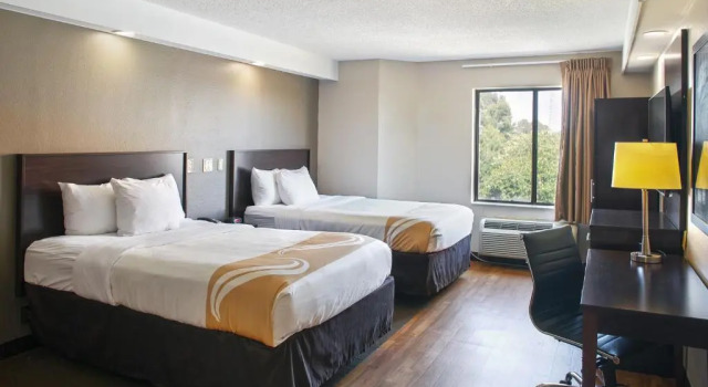 Четырёхместный номер Standard Spark by Hilton Bentonville