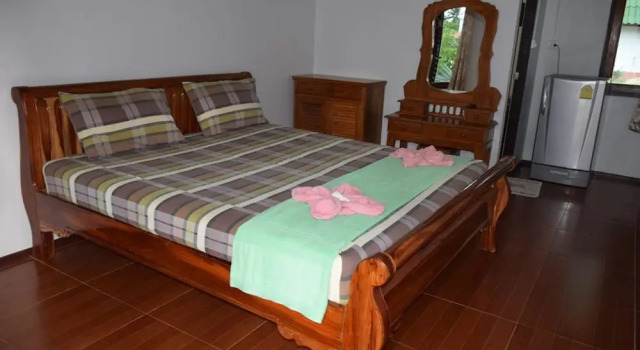 Bang Por Resort
