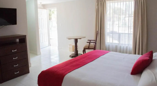 Полулюкс Deluxe Hotel Huizache