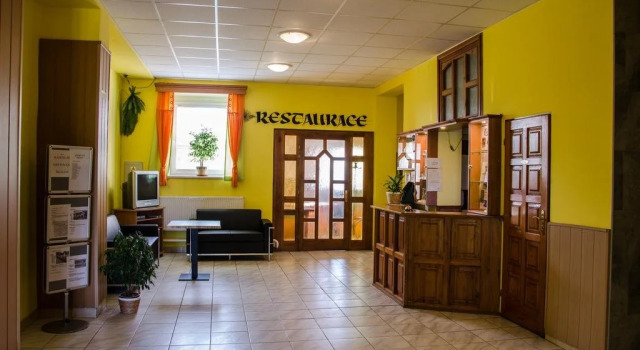 Hotel U Jezera, Rezerwuj Hotel Hotele w Central Bohemia z parkingiem, Parking