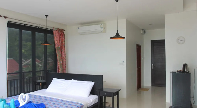 Люкс с балконом и с видом на море Thongtapan Resort