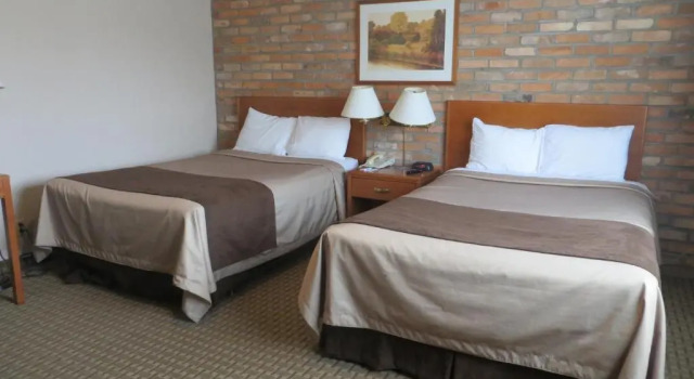 Четырёхместный номер Deluxe Travelodge by Wyndham Thunder Bay ON