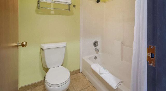 Четырёхместный номер Standard Americas Best Value Sandman Inn