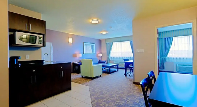 Люкс c 1 комнатой Best Western Dawson Creek