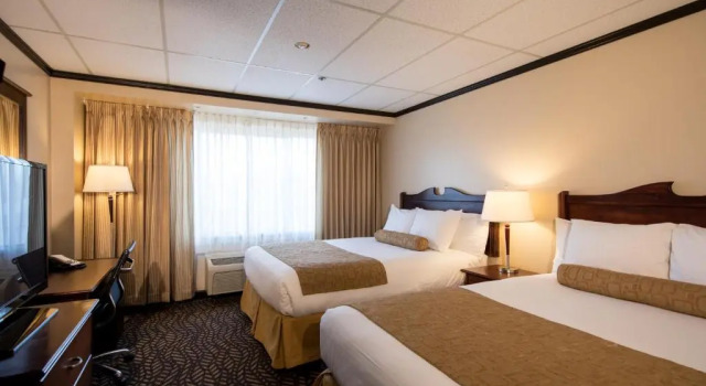 Четырёхместный номер Standard Prestige Oceanview Hotel Prince Rupert