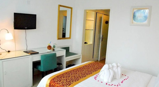 Xinglong Pearl Hot Spring Hotel, Book Hotel Hotels in Wanning with Parking, Parking