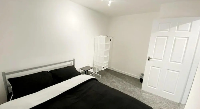 Remarkable 3-bed House in Sheffield