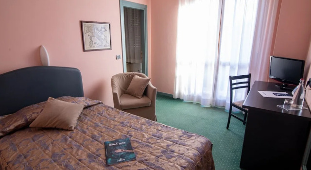 Одноместный номер Superior с балконом Hotel Vittoria
