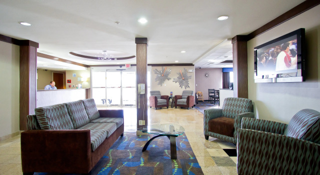 Holiday Inn Express Hotel and Suites Bastrop, an IHG Hotel, Buchen Sie Hotel Bastrop Texas Hill Country