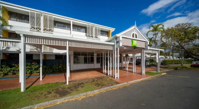 Mercure Cairns