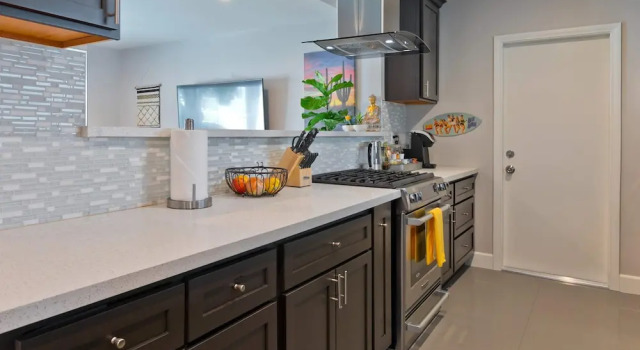Коттедж Modern Home w Private Pool Spa Pets Welcome