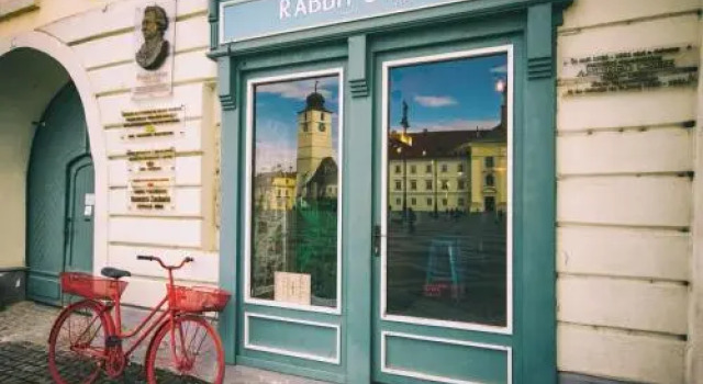 Rabbit Hole, Забронировать Отель Отели Сибиу с завтраком, рядом с The Council Tower of Sibiu, Завтраки