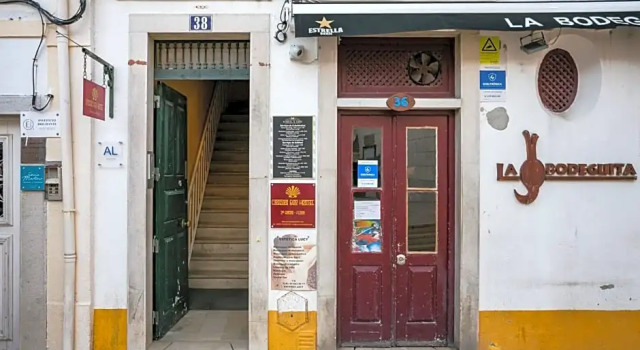 Cascais Bay Hostel, Забронировать Хостел Отели Кашкайш с парковкой, рядом с Культурный центр Кашкайша, Парковка