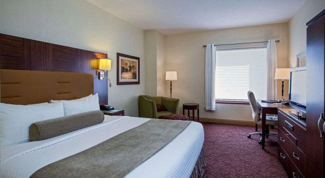 Crowne Plaza Hotel Milwaukee West, จอง โรงแรม Wauwatosa วิสคอนซิน