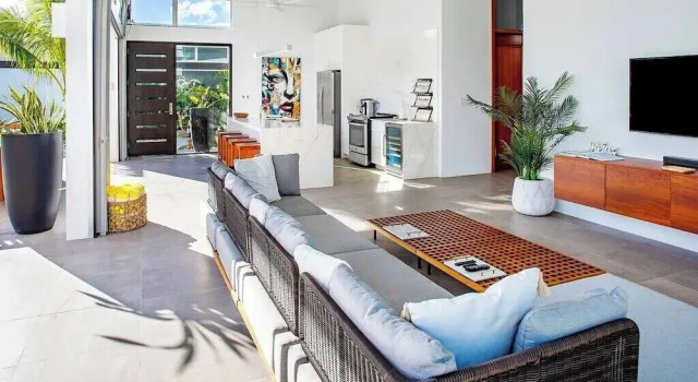 New Seaside Vacation Villa With Hotel Amenities v9