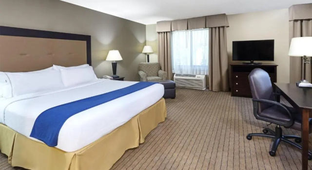 Номер Standard Holiday Inn Express Hotel & Suites Madison-Verona by IHG