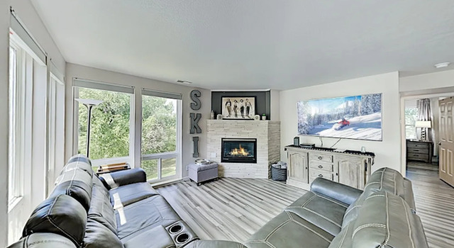 971bca2q 2 Bedroom Condo